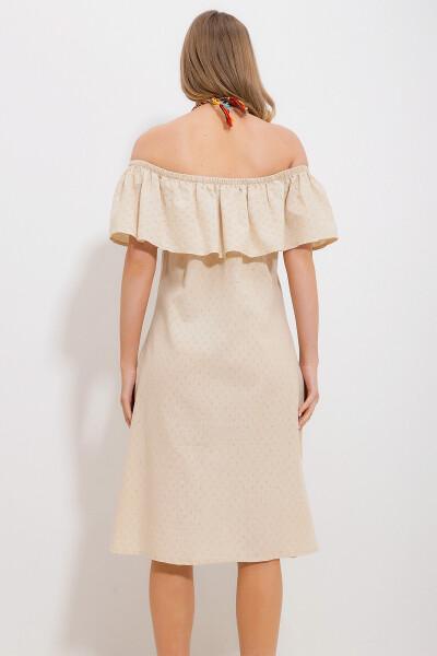 Женское платье из ткани с мадонной горловиной и собственным рисунком экрю ALC-X11810 - 3