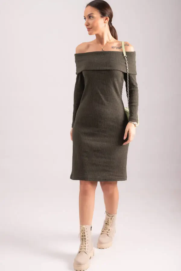Женское платье-корсет из рубчатой ткани с воротником Мадонна цвета хаки, приталенное ARM-24K001070 - 6
