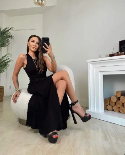 Женское платье макси из вискозы с круглым вырезом и перекрестной деталью сзади - 10