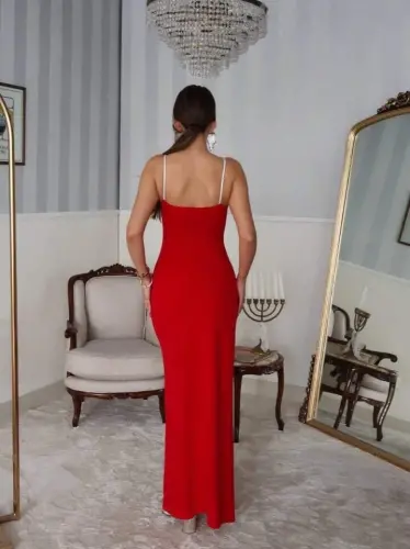 Женское платье макси с открытыми плечами, с разрезом - 7