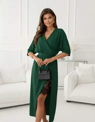 Женское платье миди из импортного крепа с длинными рукавами, запахом, кружевной отделкой сбоку. - 1