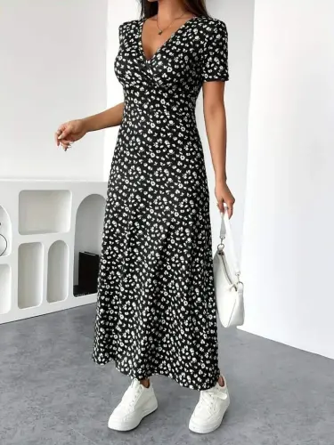 Женское платье-миди с короткими рукавами и цветочным принтом - 3