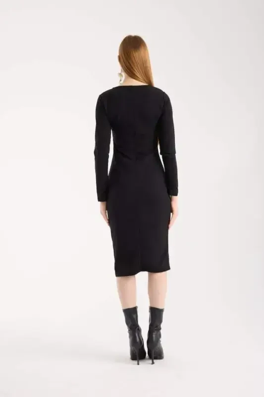 Женское платье мини с длинными рукавами, круглым вырезом, деталями из кожи и молнии, с разрезом - 9