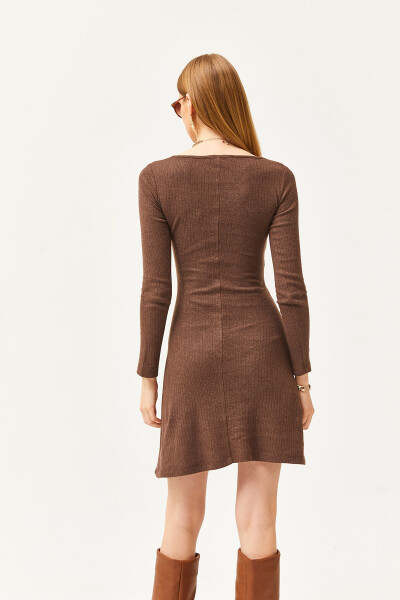 Женское платье мини-трапеция с разрезом, с воротником-поло, цвет горький кофе ELB-19002053 - 6