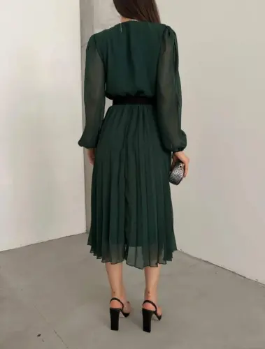 Женское шифоновое платье на подкладке, расклешенное, с запахом и длиной миди. - 3