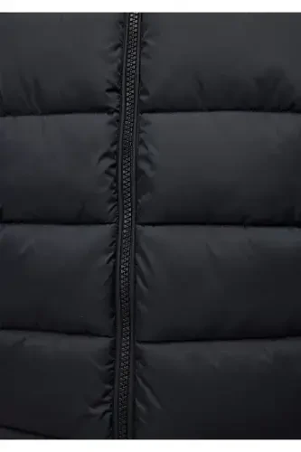 Жилет пуховик с капюшоном черный Regular Fit / Обычный крой 010442-900 - 8