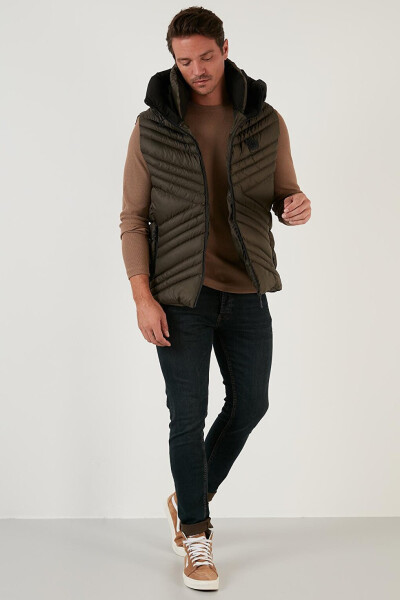 Жилет пуховик с капюшоном, стоячим воротником и карманами Slim Fit 6274910 - 19