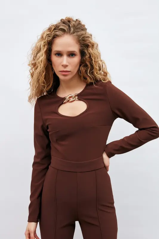 Zincir Detaylı Bluz - Kahve - KAHVE - 6