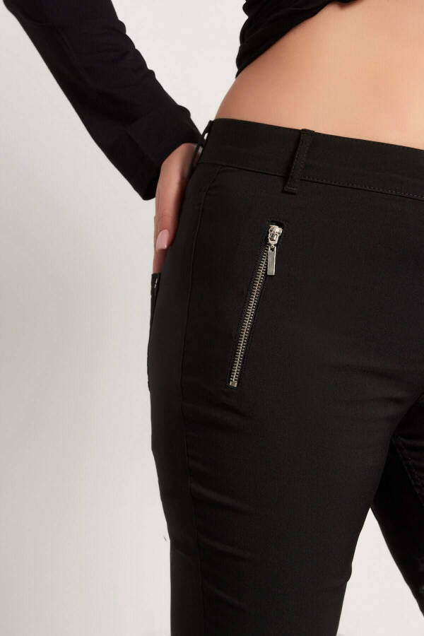 Zipper Detail Pants - 4