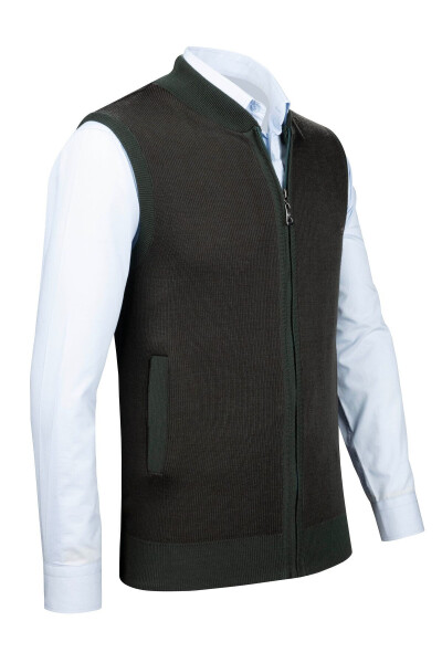 Zippered pocket, steel knit vest. - 2