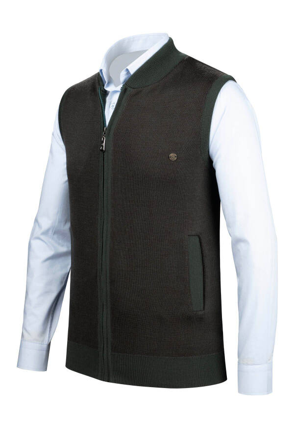 Zippered pocket, steel knit vest. - 3