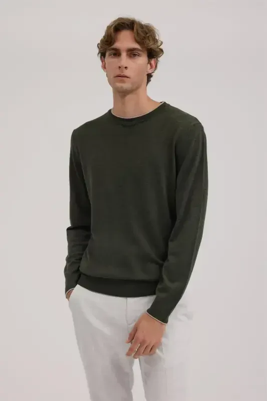 Zumrad yashil Slim Fit velosiped yoqali V tukli jun trikotaj kozok - JAKAMEN